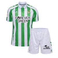 Camiseta Real Betis Primera Equipación Replica 2024-25 para niños mangas cortas (+ Pantalones cortos)